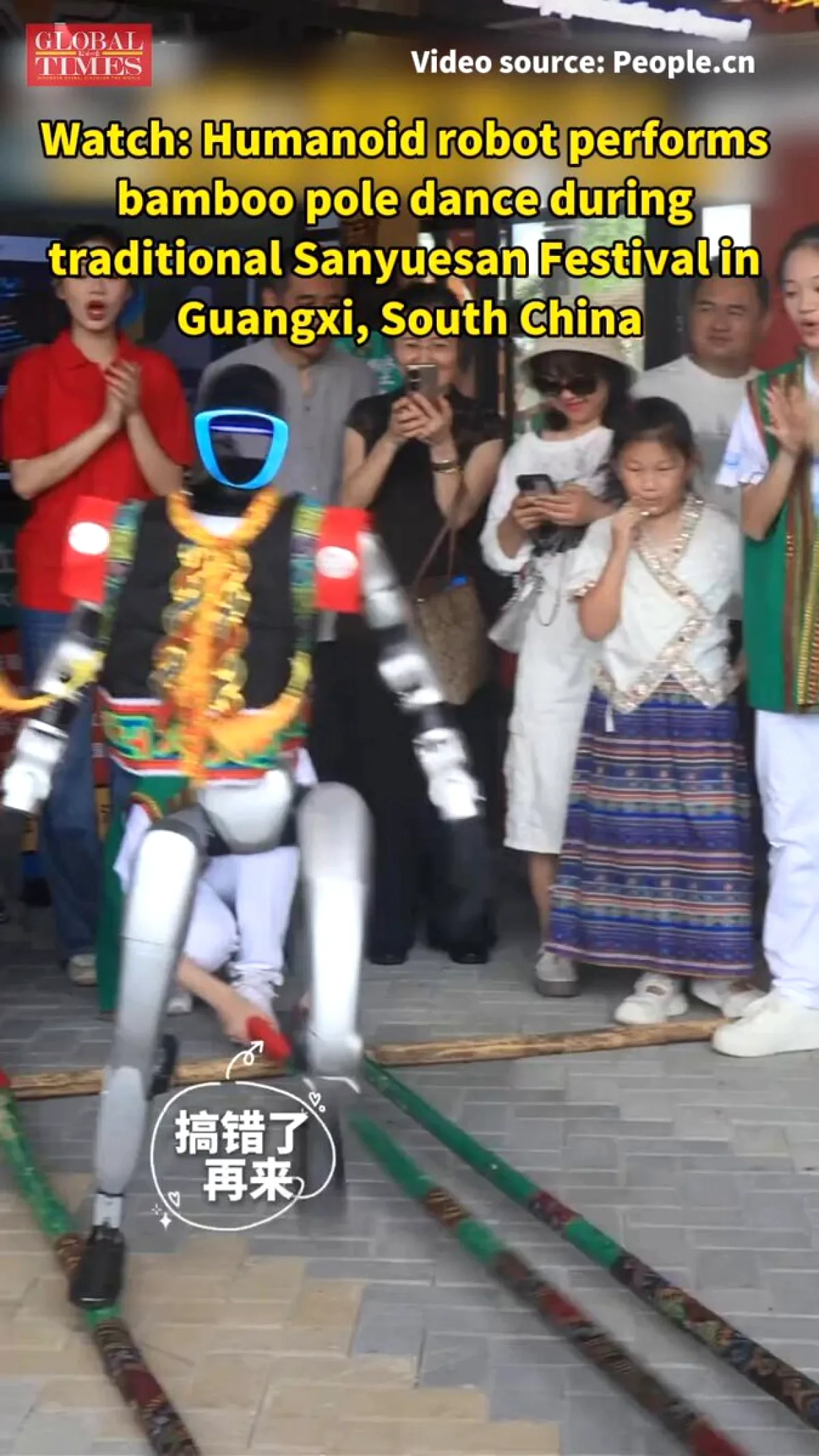 Çin'de Humanoid Robot Geleneksel Bambu Dansını Sergiledi Çin'de Humanoid Robot Geleneksel Bambu Dansını Sergiledi