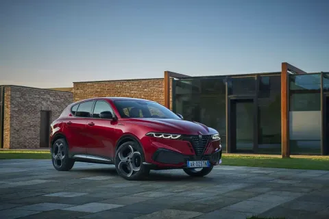Alfa Romeo Tonale Türkiye'de: Hibrit Güç 3.7 Milyon TL'den Başlıyor