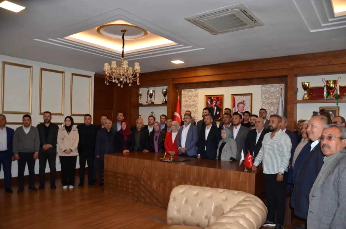 Serik AK Parti'den Belediye Başkanı Kumbul'a Hayırlı Olsun Ziyareti Serik AK Parti'den Belediye Başkanı Kumbul'a Hayırlı Olsun Ziyareti