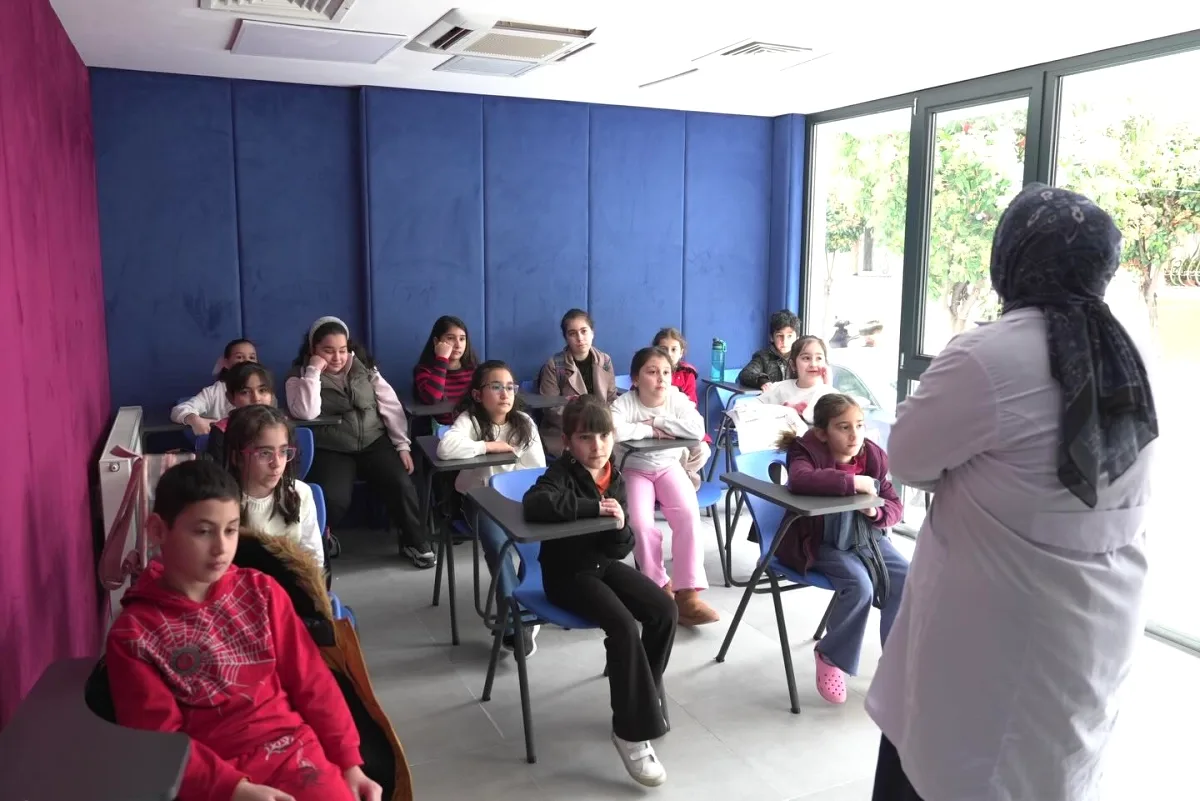 Bağcılar'da Yenigün Bilgi Evi Açıldı: Çocuklar Eğlenceli Derslerle Buluşuyor Bağcılar'da Yenigün Bilgi Evi Açıldı: Çocuklar Eğlenceli Derslerle Buluşuyor