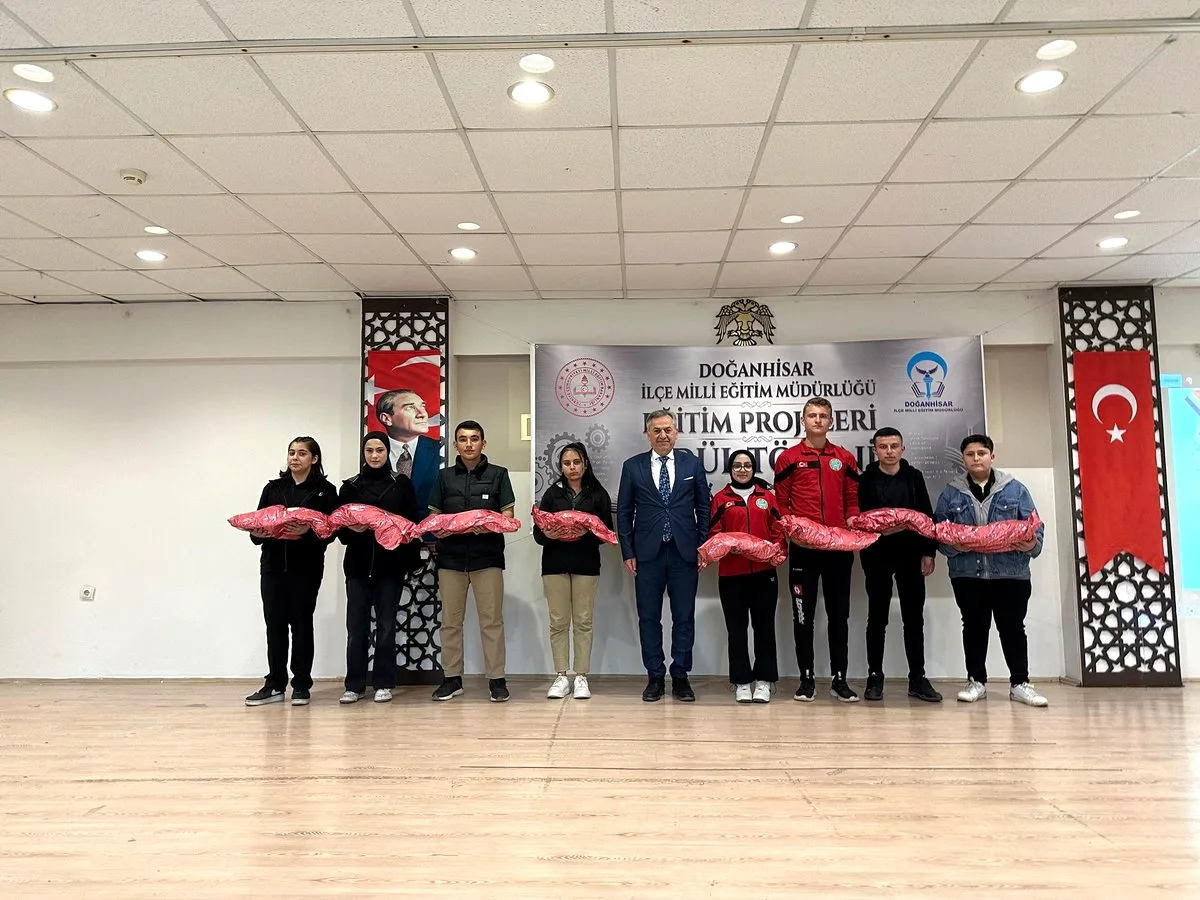 Doğanhisar'da Eğitim Projeleri Ödül Töreni Düzenlendi Doğanhisar'da Eğitim Projeleri Ödül Töreni Düzenlendi