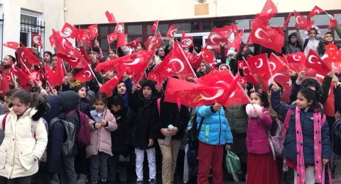 Konya'da Bayrakla Haftaya Başladı: Şanlıurfa ve Kahramanmaraş'a Destek