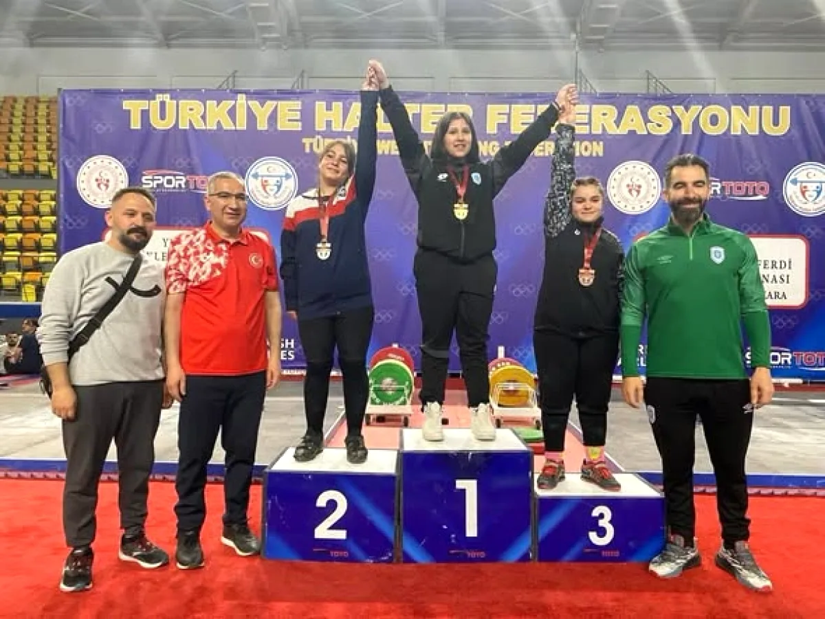 Pursaklar'ın Altın Kızı Ayşe Ilgın Koca, Türkiye Halter Şampiyonu Oldu Pursaklar'ın Altın Kızı Ayşe Ilgın Koca, Türkiye Halter Şampiyonu Oldu
