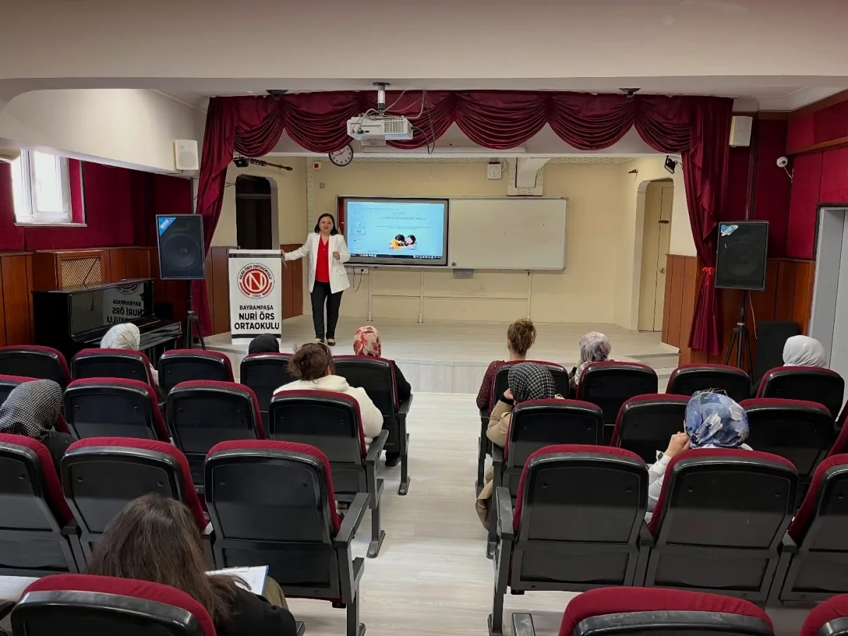 Bayrampaşa'da Okul Başarısında Ailenin Rolü Semineri Düzenlendi Bayrampaşa'da Okul Başarısında Ailenin Rolü Semineri Düzenlendi