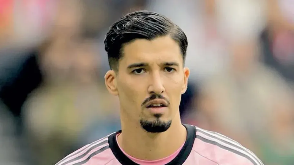 Manchester United'da Altay Bayindir Dönemi Bitiyor: Celta Vigo Transferi İçin Anlaşma Yakın görseli