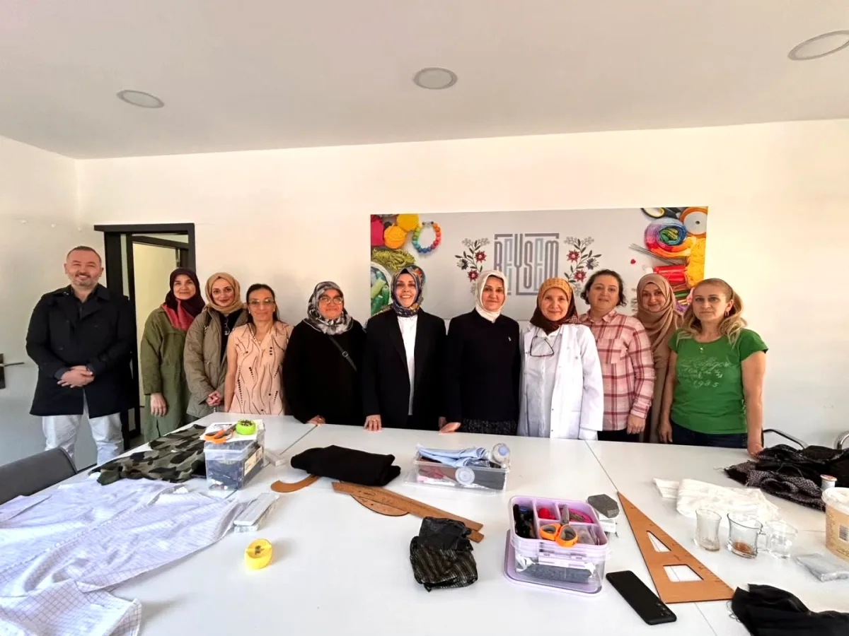 AK Partili Milletvekili BEYSEM'de Kadınların Emeğini İnceledi AK Partili Milletvekili BEYSEM'de Kadınların Emeğini İnceledi