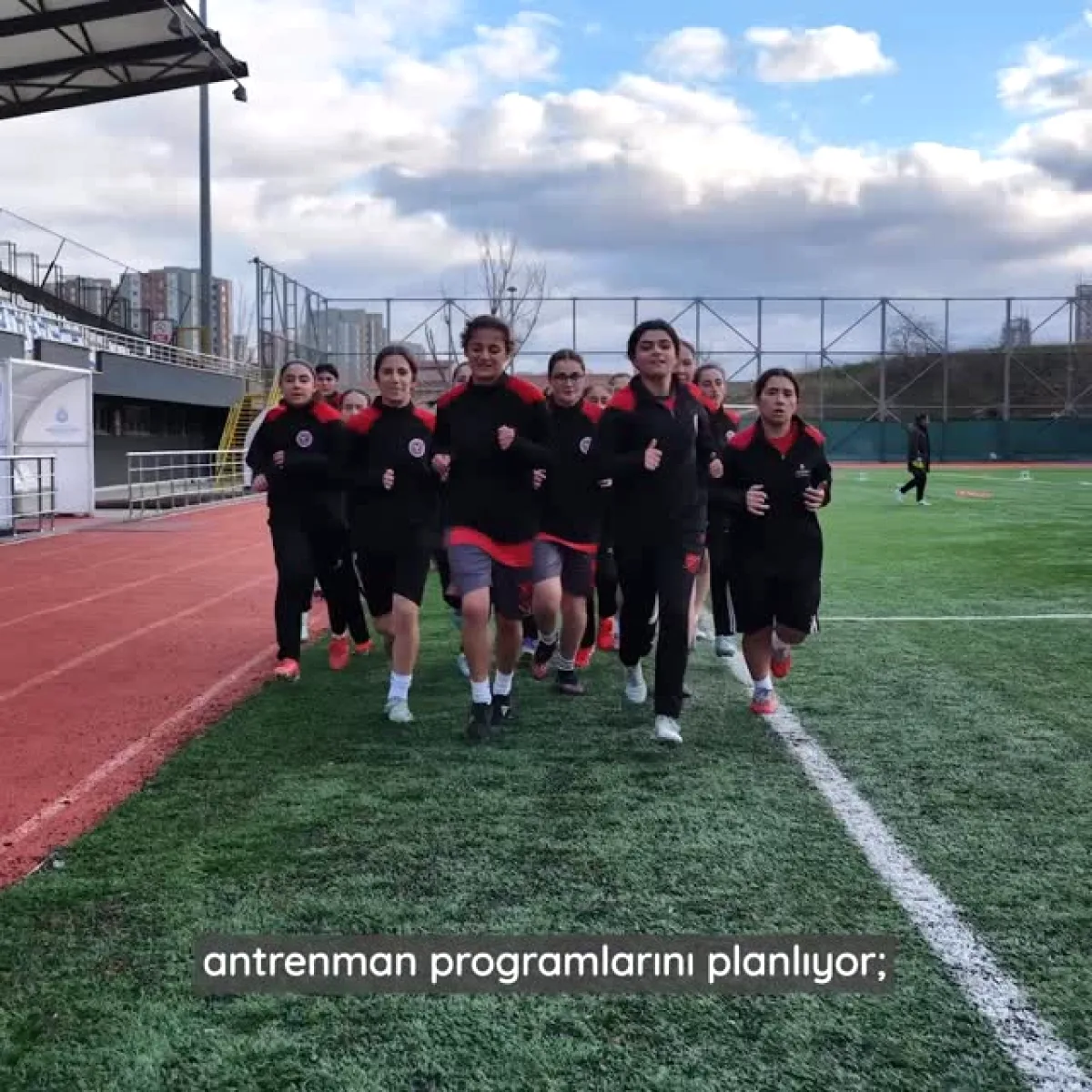 Küçükçekmece'de Gençler İçin 4 Futbol Tesisi Hizmette Küçükçekmece'de Gençler İçin 4 Futbol Tesisi Hizmette