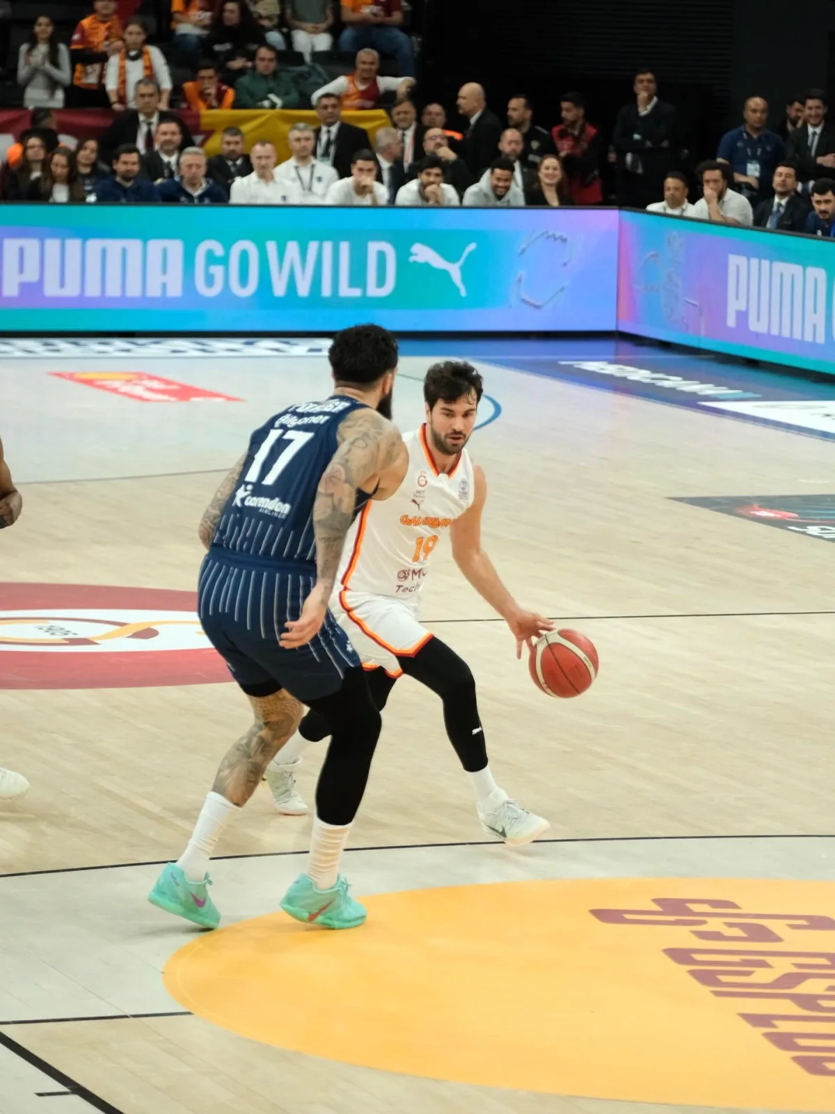 Galatasaray Anadolu Efes Derbisi İlk Yarı 41-43 Galatasaray Anadolu Efes Derbisi İlk Yarı 41-43