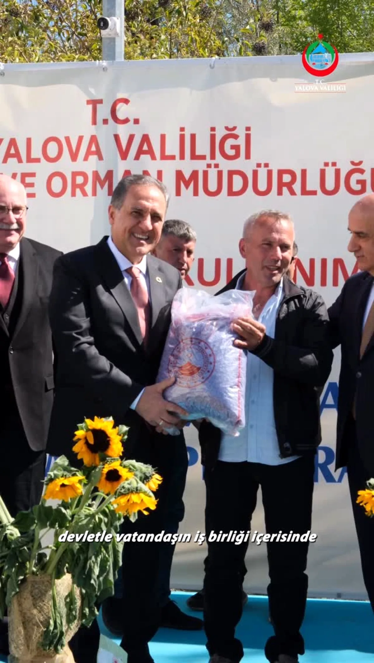 Yalova'da 104 Çiftçiye Fasulye ve Ayçiçeği Tohumu Desteği Yalova'da 104 Çiftçiye Fasulye ve Ayçiçeği Tohumu Desteği