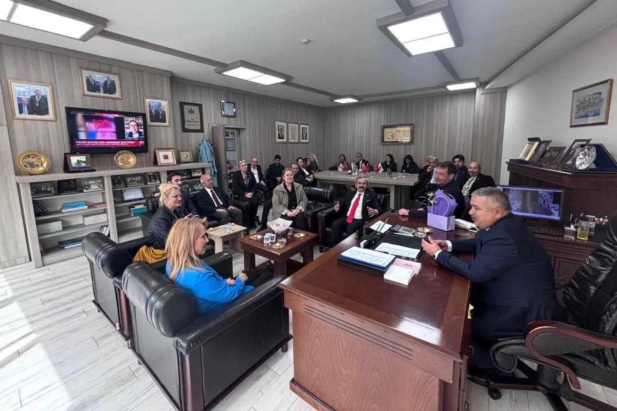 İYİ Parti'den Yalova Esnafına Üst Düzey Ziyaret İYİ Parti'den Yalova Esnafına Üst Düzey Ziyaret
