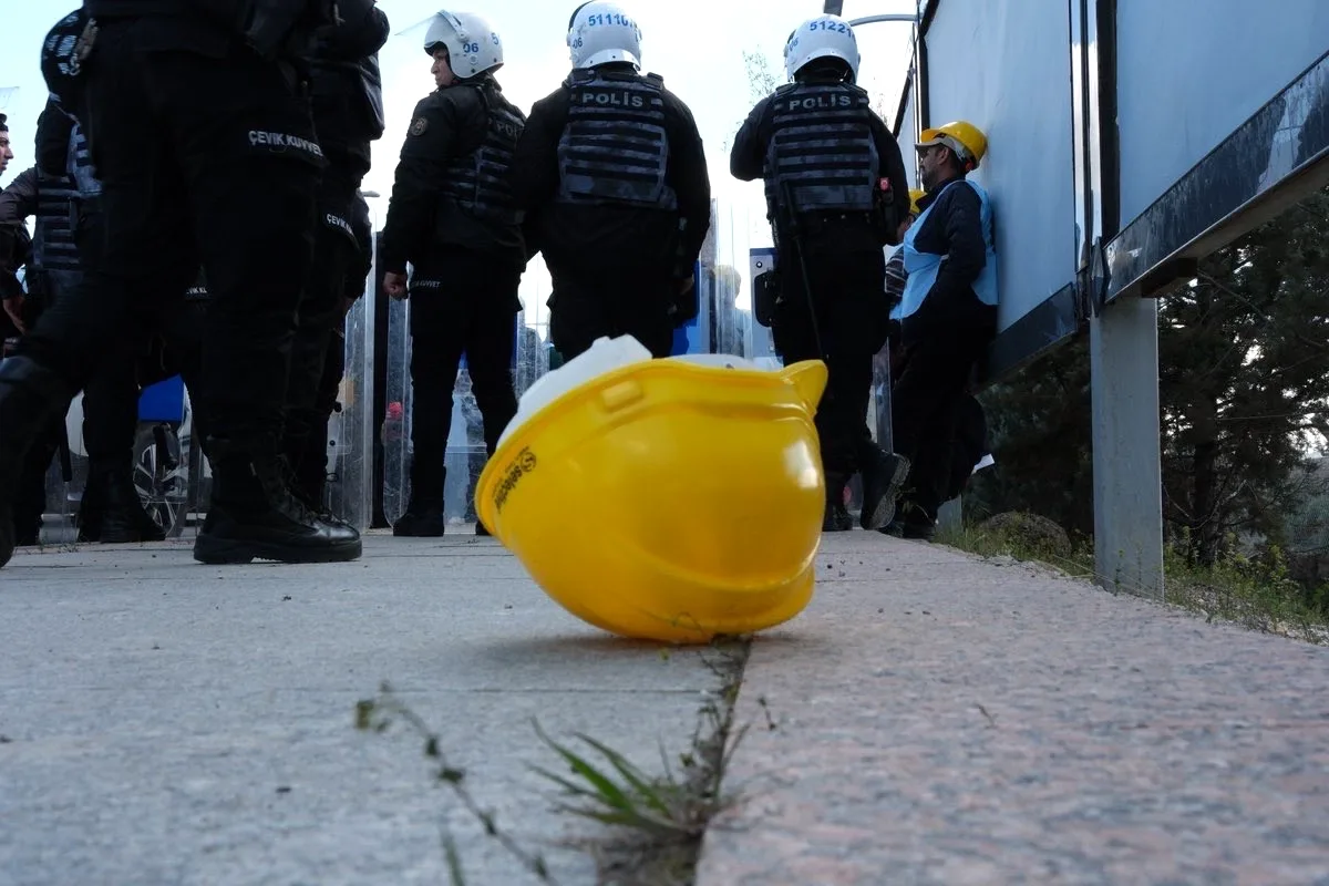 CHP'li Barut'tan Madencilere Destek: '110 İşçi Gözaltında, Bu Zulme Boyun Eğmeyeceğiz' CHP'li Barut'tan Madencilere Destek: '110 İşçi Gözaltında, Bu Zulme Boyun Eğmeyeceğiz'
