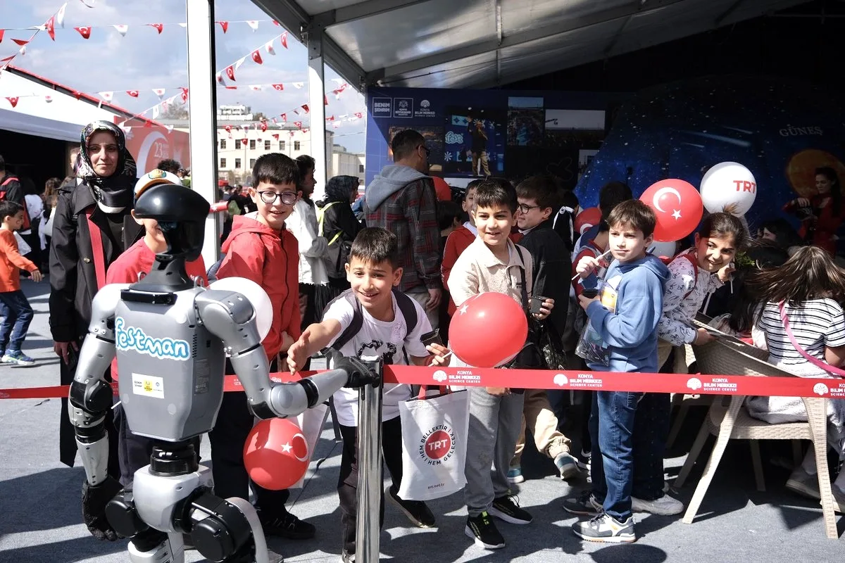 TBMM'de 23 Nisan Bilim Şenliği: Konya Bilim Merkezi Çocuklarla Buluşuyor TBMM'de 23 Nisan Bilim Şenliği: Konya Bilim Merkezi Çocuklarla Buluşuyor