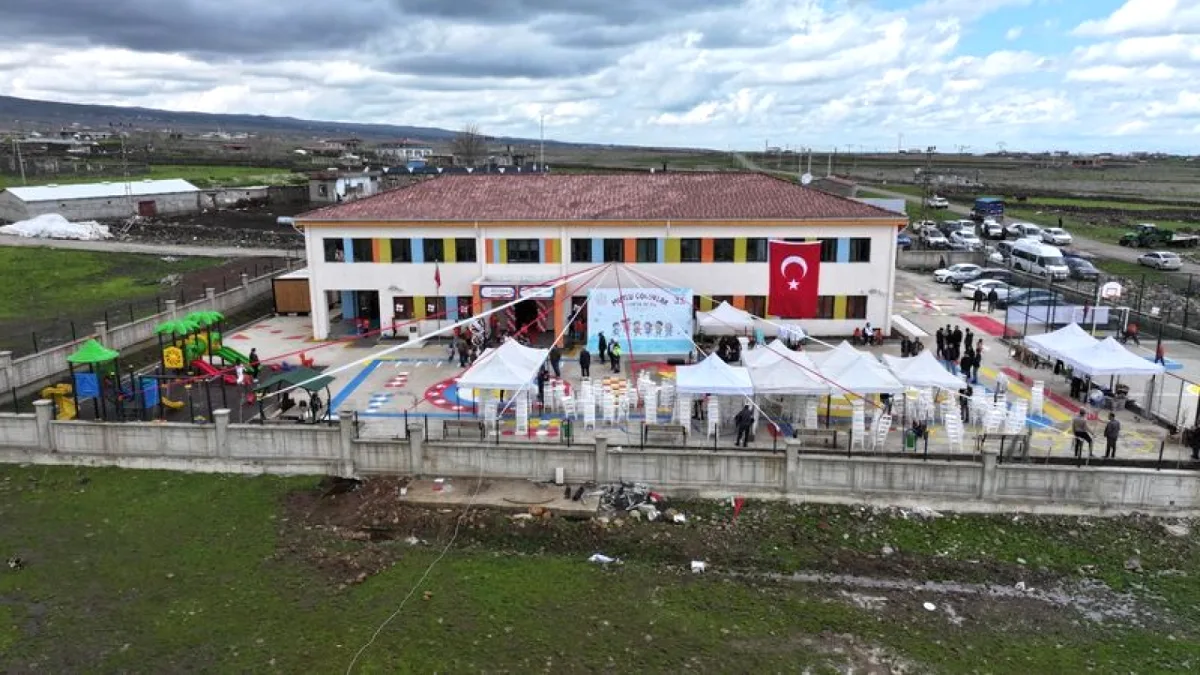 Diyarbakır'da 240 Hayırseverin Desteğiyle 9 Derslikli Okul Açıldı Diyarbakır'da 240 Hayırseverin Desteğiyle 9 Derslikli Okul Açıldı
