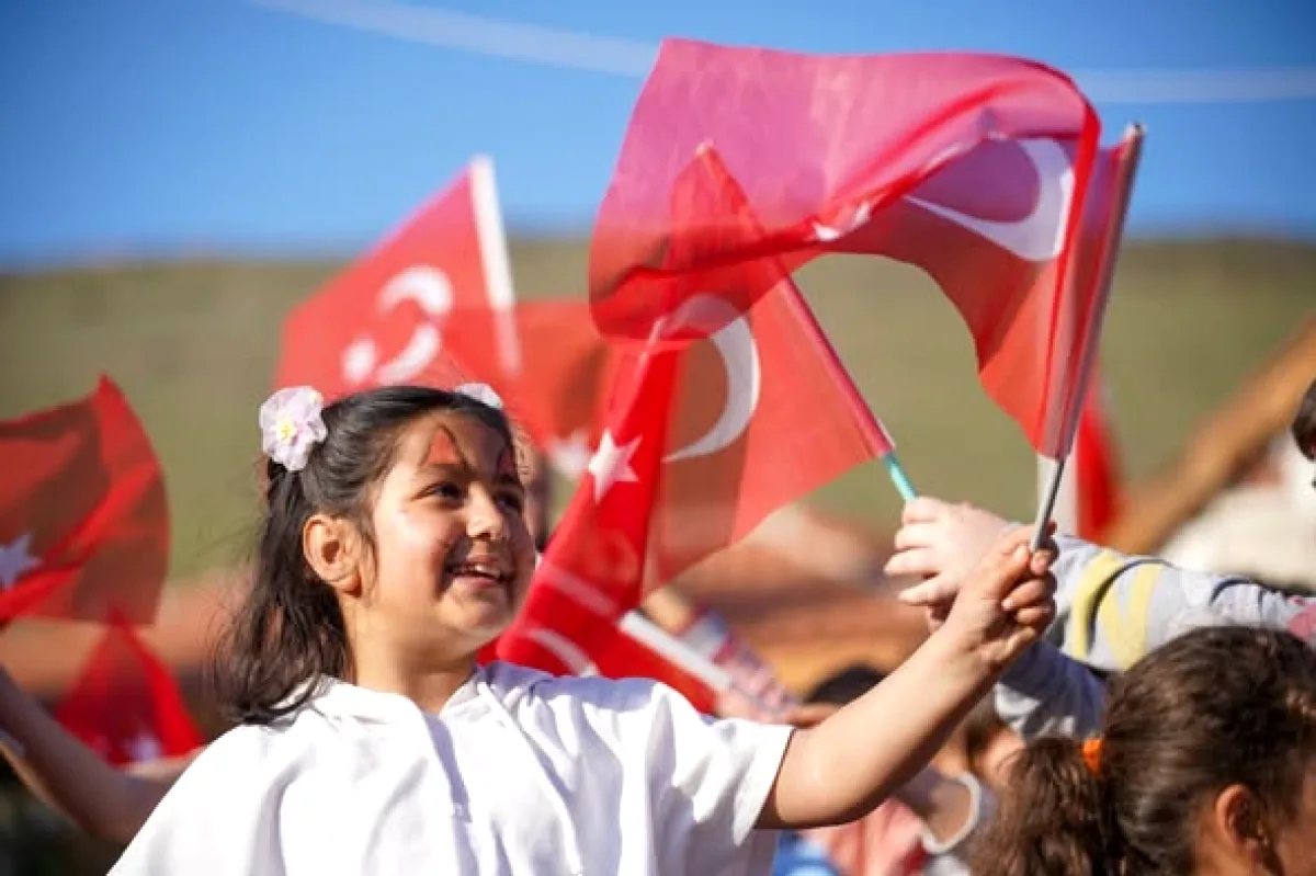 Aliağa'da 23 Nisan Coşkusu: Çocuk Şenliği Başladı Aliağa'da 23 Nisan Coşkusu: Çocuk Şenliği Başladı