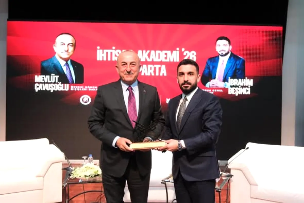 Çavuşoğlu SDÜ'de TÜGVA İhtisas Akademi'de Gençlerle Buluştu Çavuşoğlu SDÜ'de TÜGVA İhtisas Akademi'de Gençlerle Buluştu