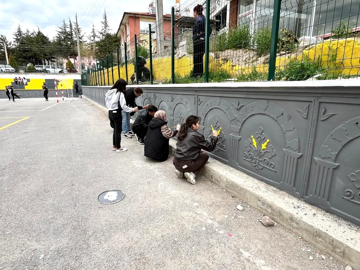Emirdağ'da Yurt Öğrencileri ile Ortaokulda Renkli Buluşma Emirdağ'da Yurt Öğrencileri ile Ortaokulda Renkli Buluşma
