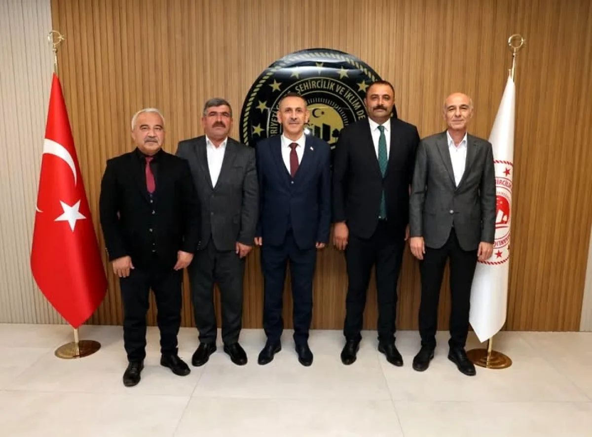 Sarıoğlan Heyeti Çevre İl Müdürü'ne Hayırlı Olsun Dedi Sarıoğlan Heyeti Çevre İl Müdürü'ne Hayırlı Olsun Dedi