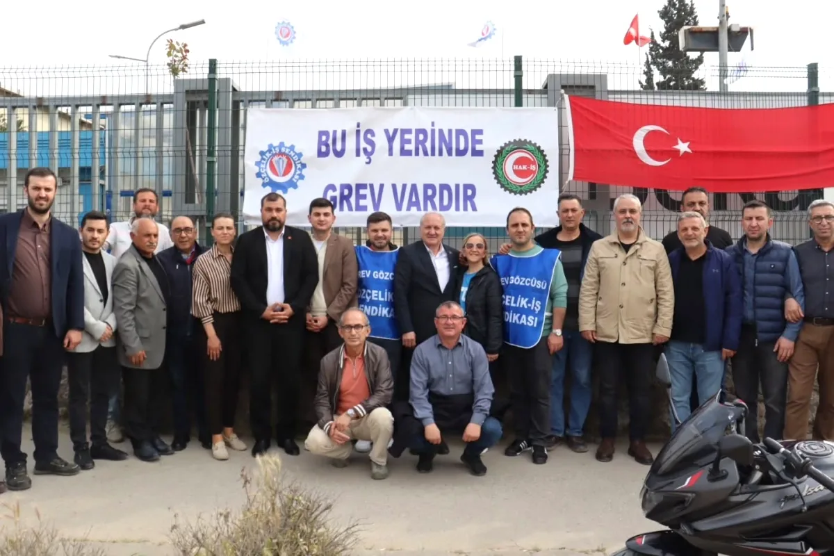 İzmit Belediyesi'nden Bekaert İşçilerine Grevde Çorba Desteği İzmit Belediyesi'nden Bekaert İşçilerine Grevde Çorba Desteği