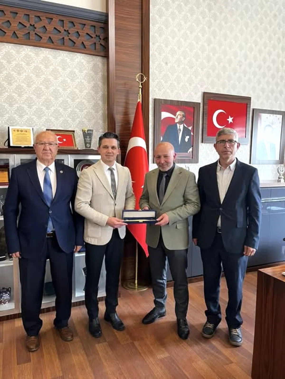 Dazkırı Belediyesi'nden Afyonkarahisar'da Protokol Ziyaretleri Dazkırı Belediyesi'nden Afyonkarahisar'da Protokol Ziyaretleri