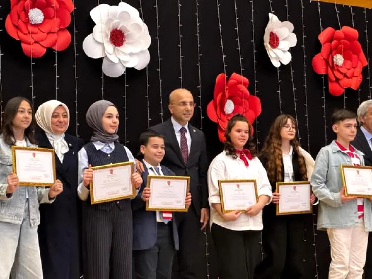 Kayseri Milletvekili Aşkın Genç'ten Çocuklara Temsil Belgeleri Kayseri Milletvekili Aşkın Genç'ten Çocuklara Temsil Belgeleri