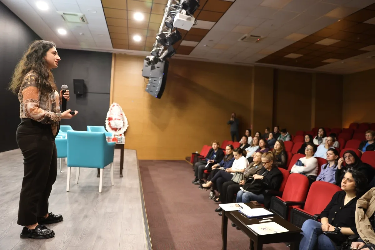 Çekmeköy'de Kadın Kooperatifi Üyelerine Şiddetle Mücadele Eğitimi Çekmeköy'de Kadın Kooperatifi Üyelerine Şiddetle Mücadele Eğitimi