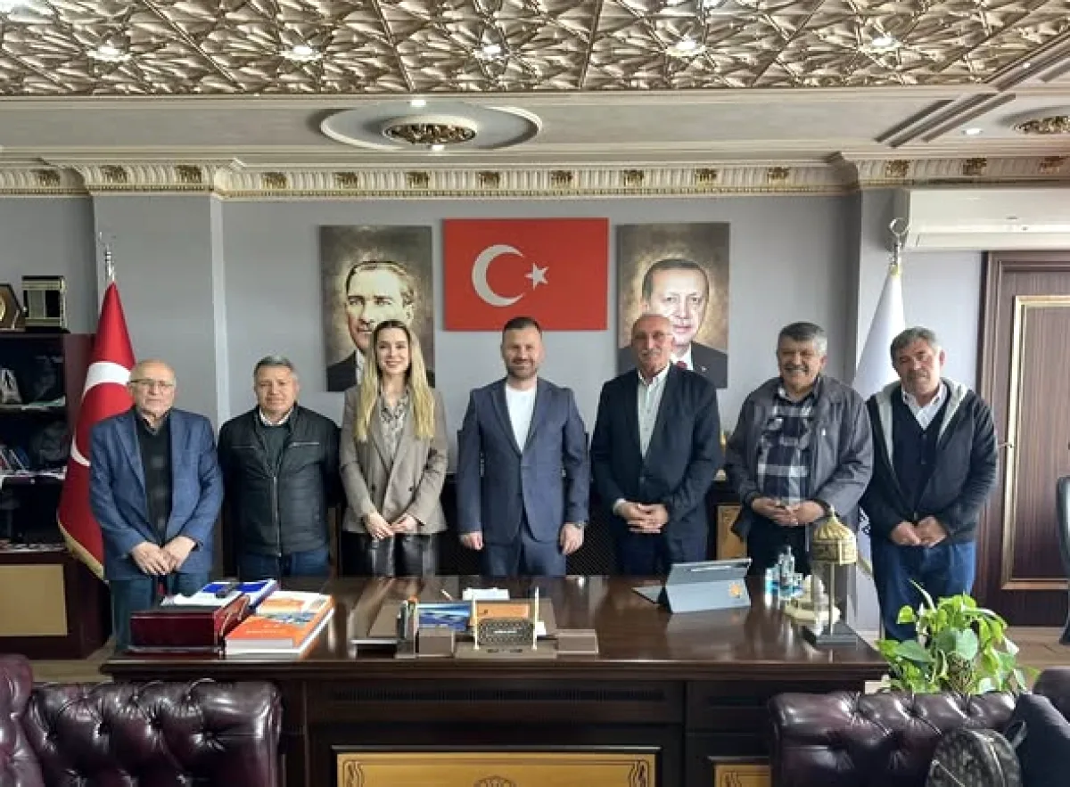Arnavutköy Cemevi Başkanı'ndan AK Parti'ye İlçe Talepleri Ziyareti Arnavutköy Cemevi Başkanı'ndan AK Parti'ye İlçe Talepleri Ziyareti