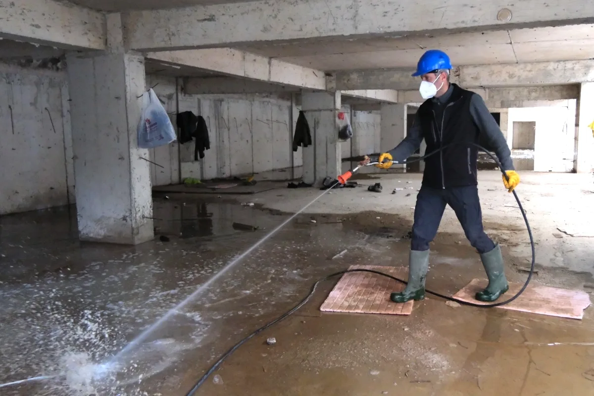 Çiftlikköy'de 600 Noktada Haşere Seferberliği: İlaçlama Detayları Çiftlikköy'de 600 Noktada Haşere Seferberliği: İlaçlama Detayları