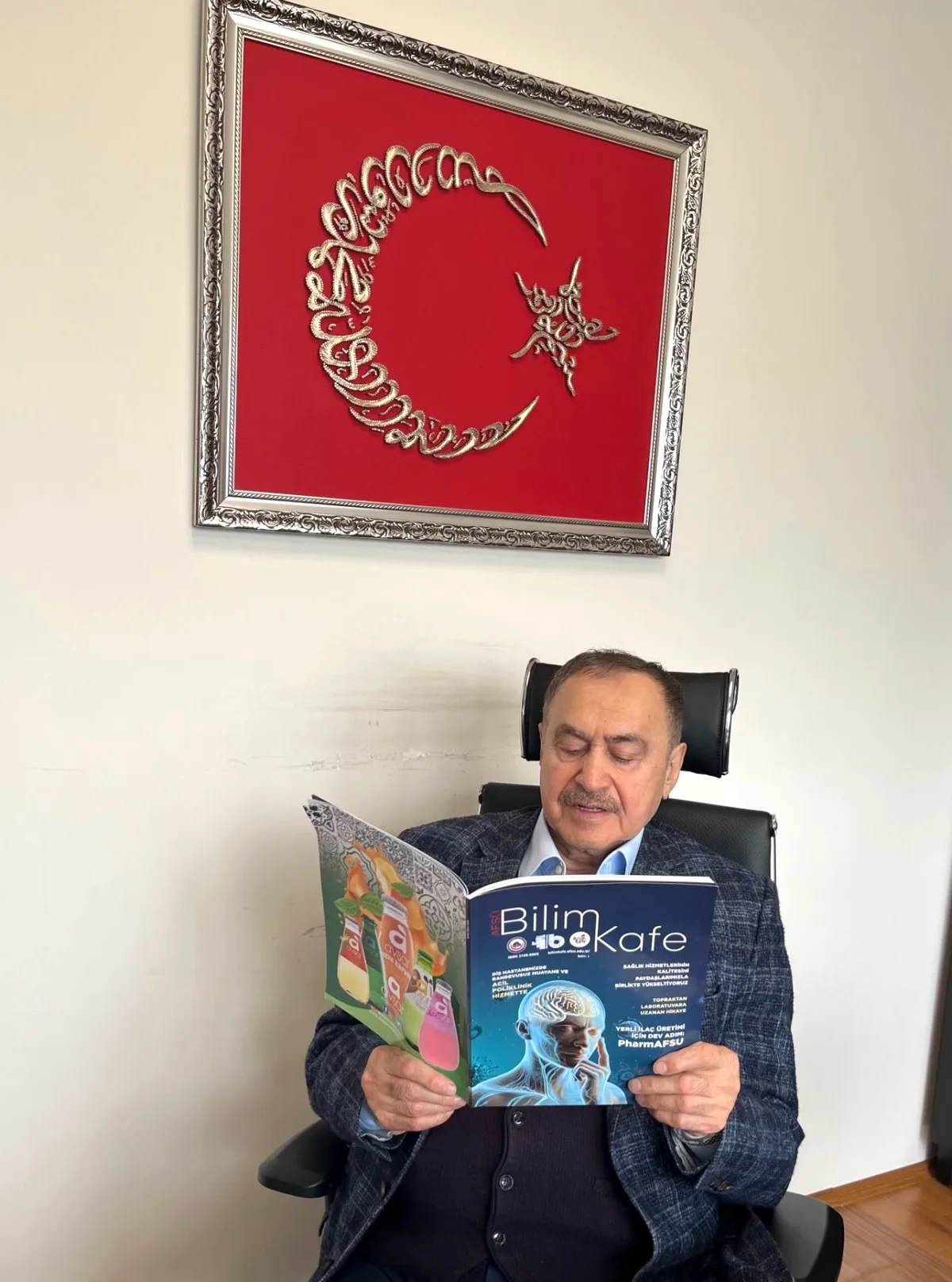 Eroğlu'ndan AFSÜ'ye Tebrik: "Yerli İlaç İçin Güçlü Hamle Şart" Eroğlu'ndan AFSÜ'ye Tebrik: "Yerli İlaç İçin Güçlü Hamle Şart"