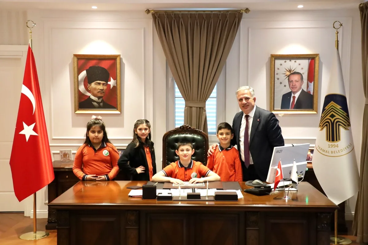 Termal'de Minik Başkanlar Koltuk Devraldı: 23 Nisan Coşkusu Termal'de Minik Başkanlar Koltuk Devraldı: 23 Nisan Coşkusu