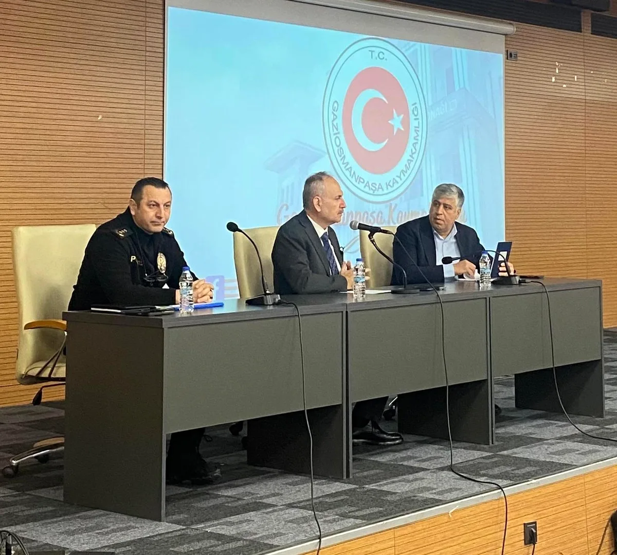 Gaziosmanpaşa'da Muhtarlar Toplantısı Gerçekleşti Gaziosmanpaşa'da Muhtarlar Toplantısı Gerçekleşti