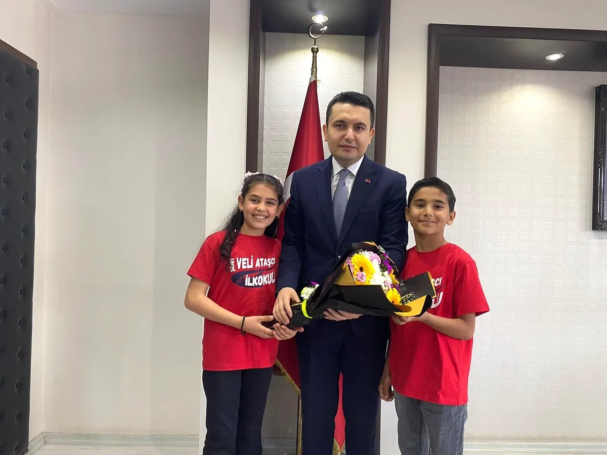 İmamoğlu'nda Minik Kaymakamlar İş Başında İmamoğlu'nda Minik Kaymakamlar İş Başında
