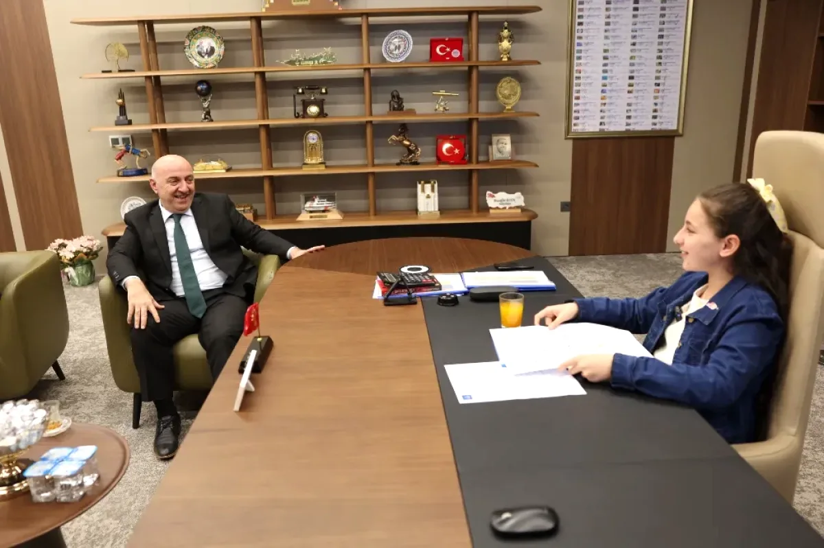 Darıca'da Çocuklara Makam Devri: 23 Nisan'da Minik Başkanlar Göreve Başladı Darıca'da Çocuklara Makam Devri: 23 Nisan'da Minik Başkanlar Göreve Başladı
