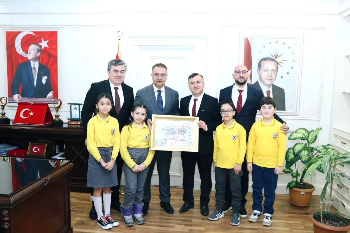 Sancaktepe'de Miniklerin 23 Nisan'da Makam Devralma Heyecanı Sancaktepe'de Miniklerin 23 Nisan'da Makam Devralma Heyecanı