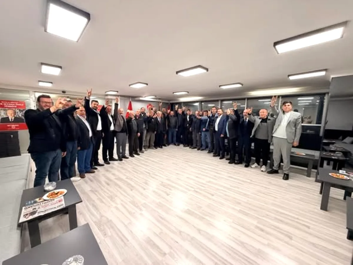 Etimesgut'ta Çorumlu Derneği MHP İlçe Başkanı'nı Ziyaret Etti Etimesgut'ta Çorumlu Derneği MHP İlçe Başkanı'nı Ziyaret Etti