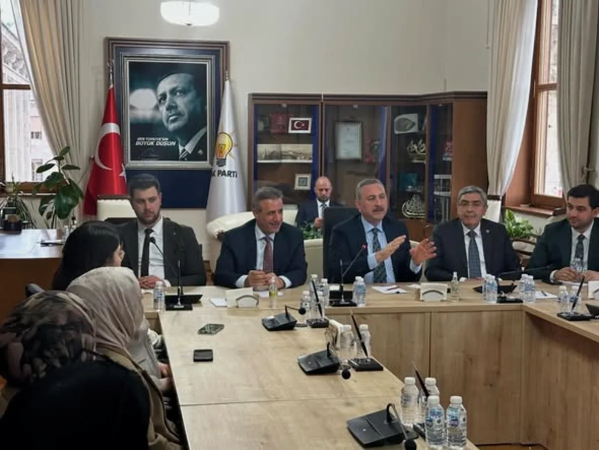 AK Partili Vekiller ÜNİAK Gaziantep'i TBMM'de Ağırladı AK Partili Vekiller ÜNİAK Gaziantep'i TBMM'de Ağırladı