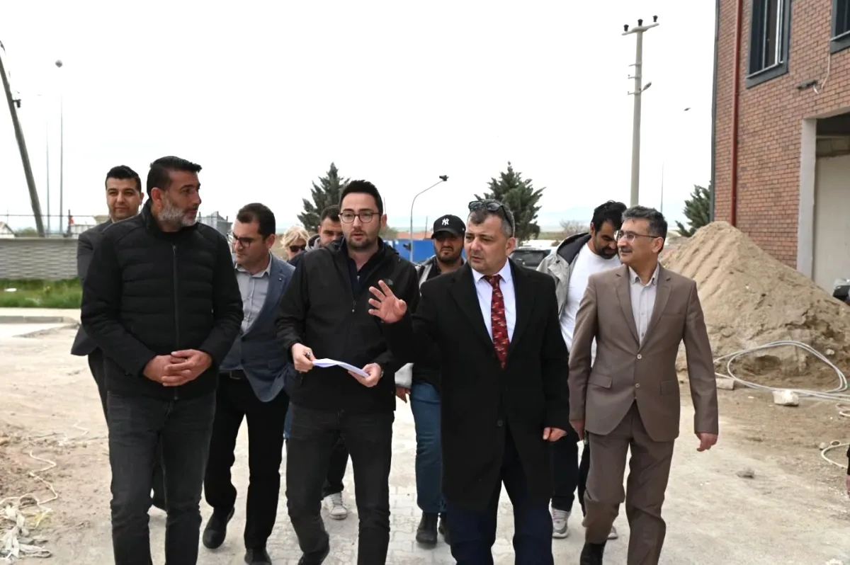 Emirdağ'a Yeni Hastane Yolu: 1.5 Km Asfalt Serimi Tamamlandı Emirdağ'a Yeni Hastane Yolu: 1.5 Km Asfalt Serimi Tamamlandı