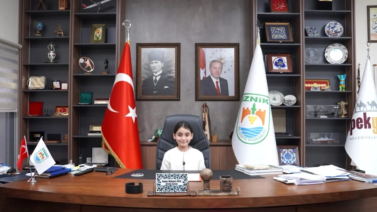 İznik'te 23 Nisan'ın Minik Başkanı Ada'dan İlk Talimatlar İznik'te 23 Nisan'ın Minik Başkanı Ada'dan İlk Talimatlar