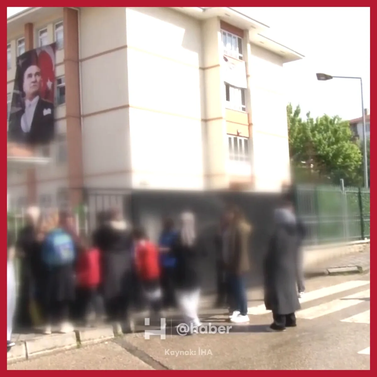Ankara'da Ortaokulda Tabanca İddiası: Şeffaf Poşet Kararı Ankara'da Ortaokulda Tabanca İddiası: Şeffaf Poşet Kararı