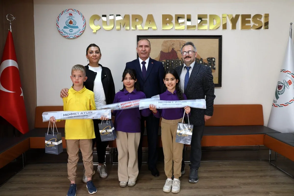 Mehmet Aydın'dan 23 Nisan Kutlaması Mehmet Aydın'dan 23 Nisan Kutlaması