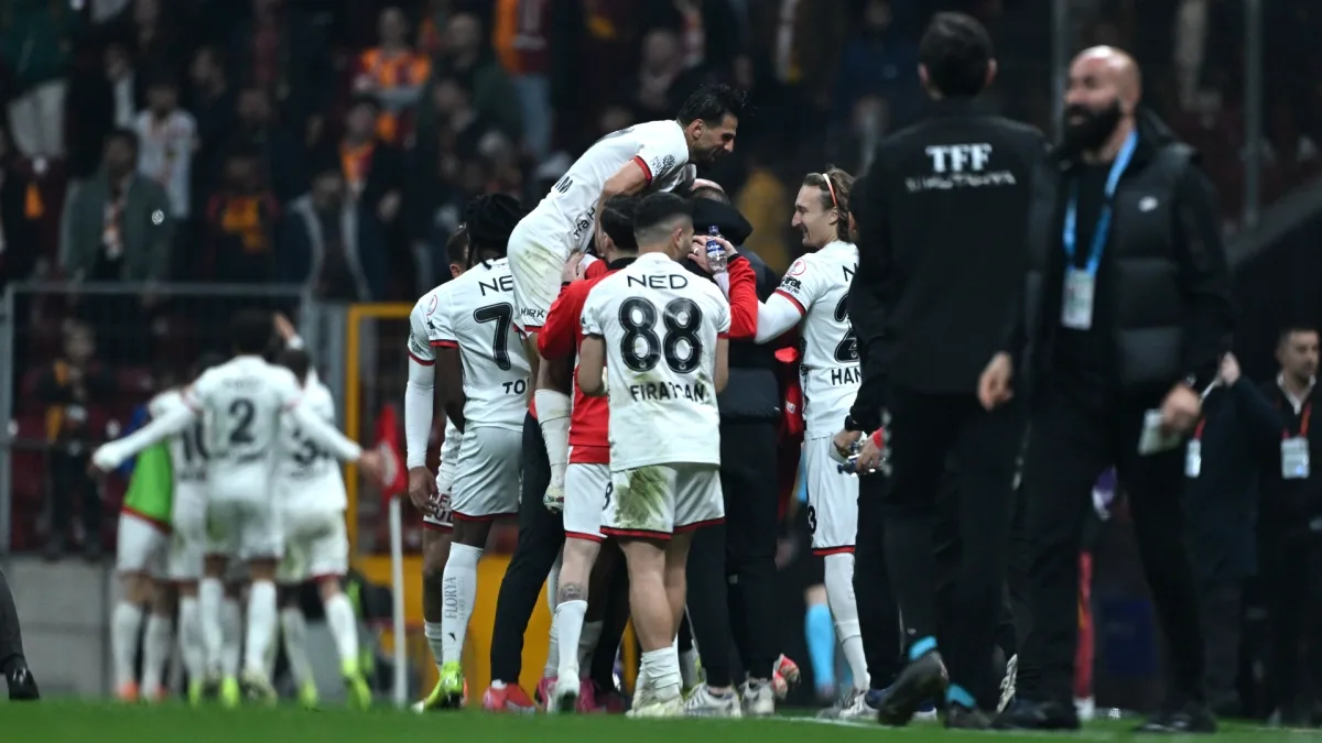 Gençlerbirliği 15 Yıl Sonra Yarı Finalde! Galatasaray'ı Devirdi Gençlerbirliği 15 Yıl Sonra Yarı Finalde! Galatasaray'ı Devirdi
