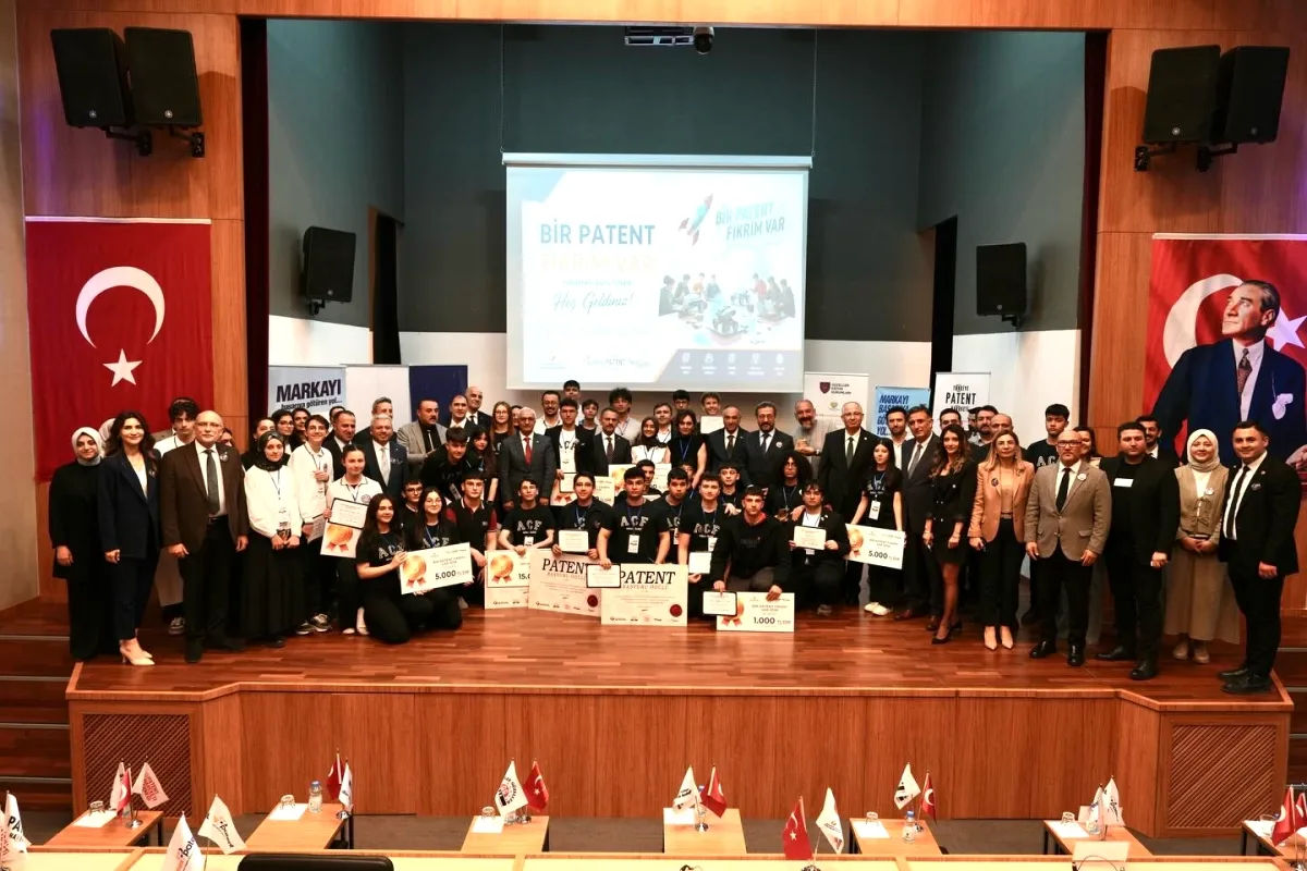 Gebze'de Lise Öğrencileri Patent Yarışmasında Ödüllerini Aldı Gebze'de Lise Öğrencileri Patent Yarışmasında Ödüllerini Aldı