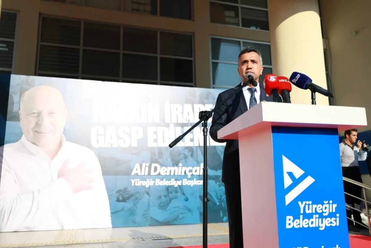 Ali Demirçalı Görevden Uzaklaştırıldı: CHP'den Sert Tepki Ali Demirçalı Görevden Uzaklaştırıldı: CHP'den Sert Tepki