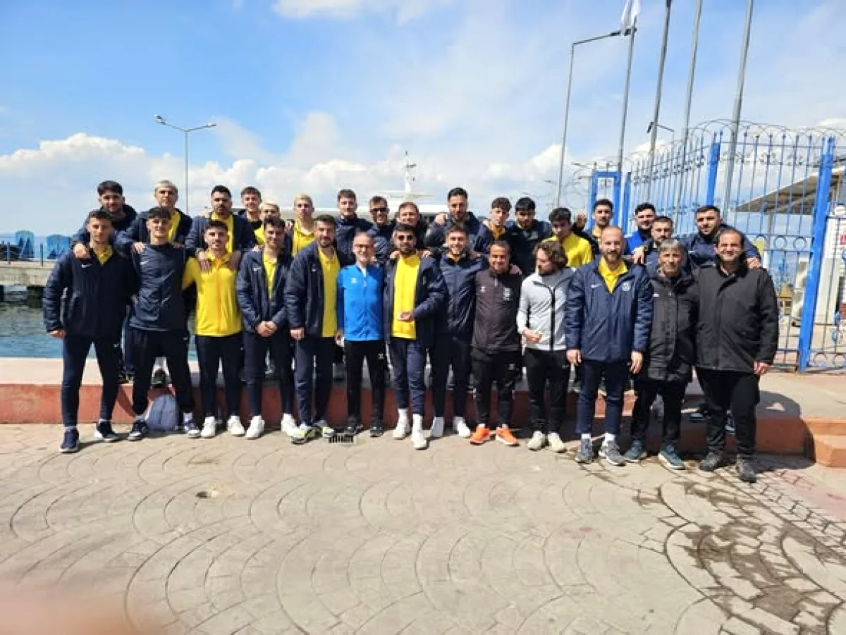 Karamürselspor, İzlog Pamukovaspor Maçı Öncesi Sahaya Çıkıyor Karamürselspor, İzlog Pamukovaspor Maçı Öncesi Sahaya Çıkıyor