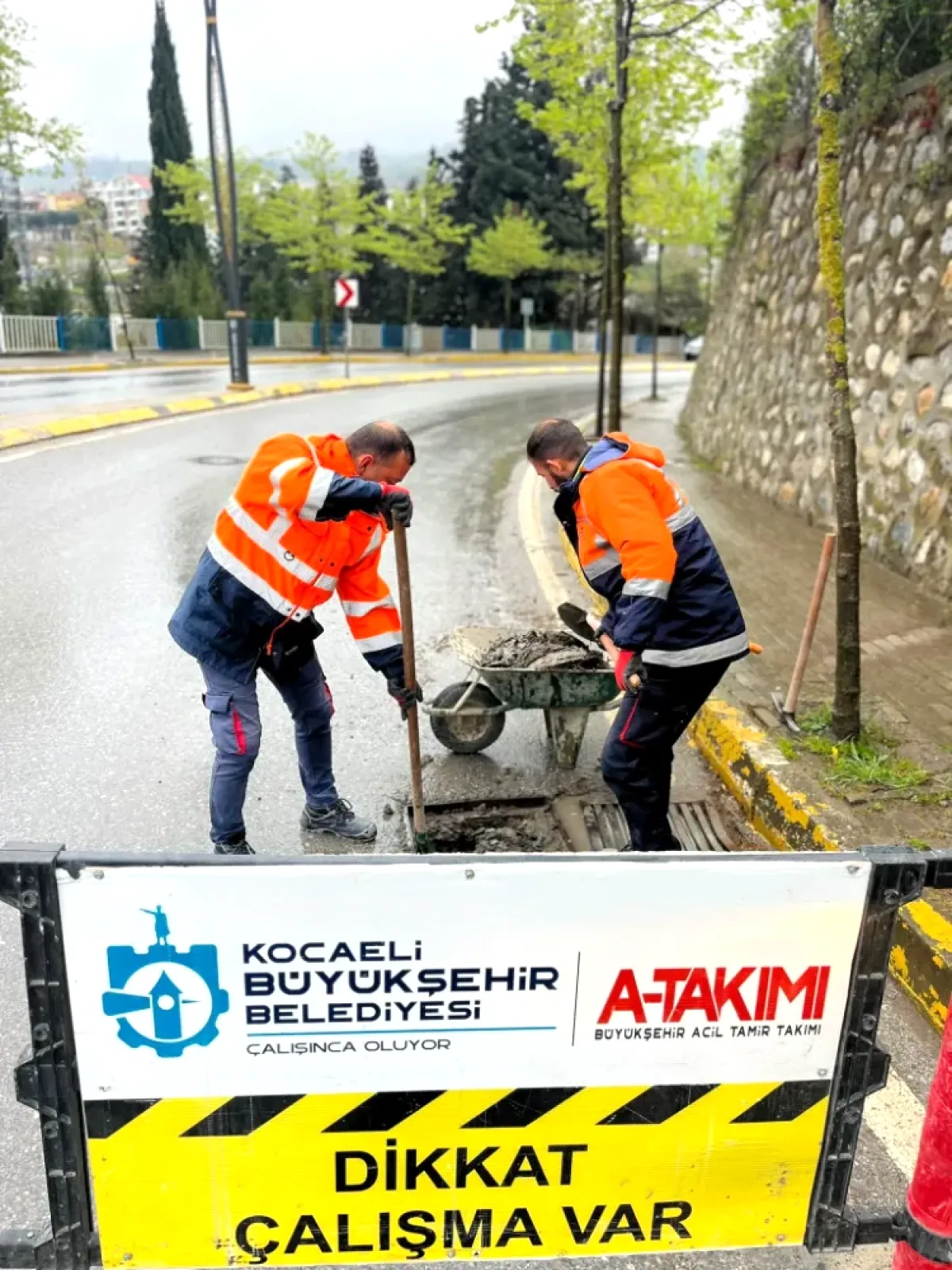 Kocaeli'de Yağış Öncesi Mazgal Temizliği: 4 İlçede Eş Zamanlı Çalışma Kocaeli'de Yağış Öncesi Mazgal Temizliği: 4 İlçede Eş Zamanlı Çalışma