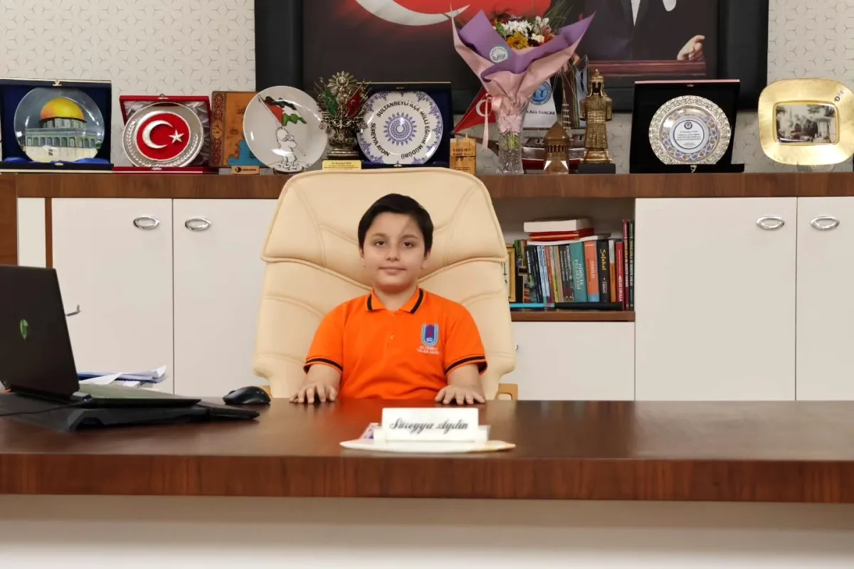 Sultanbeyli'de 23 Nisan Coşkusu: Makam Koltuğu Minik Ömer Asaf'a Emanet Sultanbeyli'de 23 Nisan Coşkusu: Makam Koltuğu Minik Ömer Asaf'a Emanet
