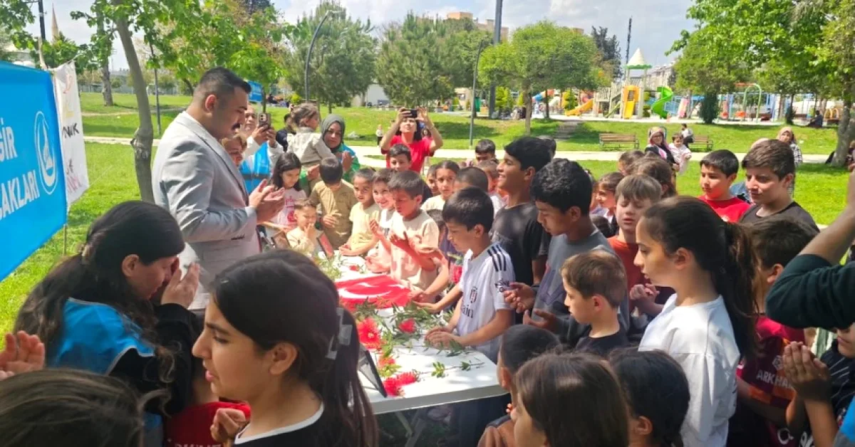 Adana'da 23 Nisan Coşkusu: Ülkü Ocakları'ndan Çocuklara Özel Etkinlik Adana'da 23 Nisan Coşkusu: Ülkü Ocakları'ndan Çocuklara Özel Etkinlik