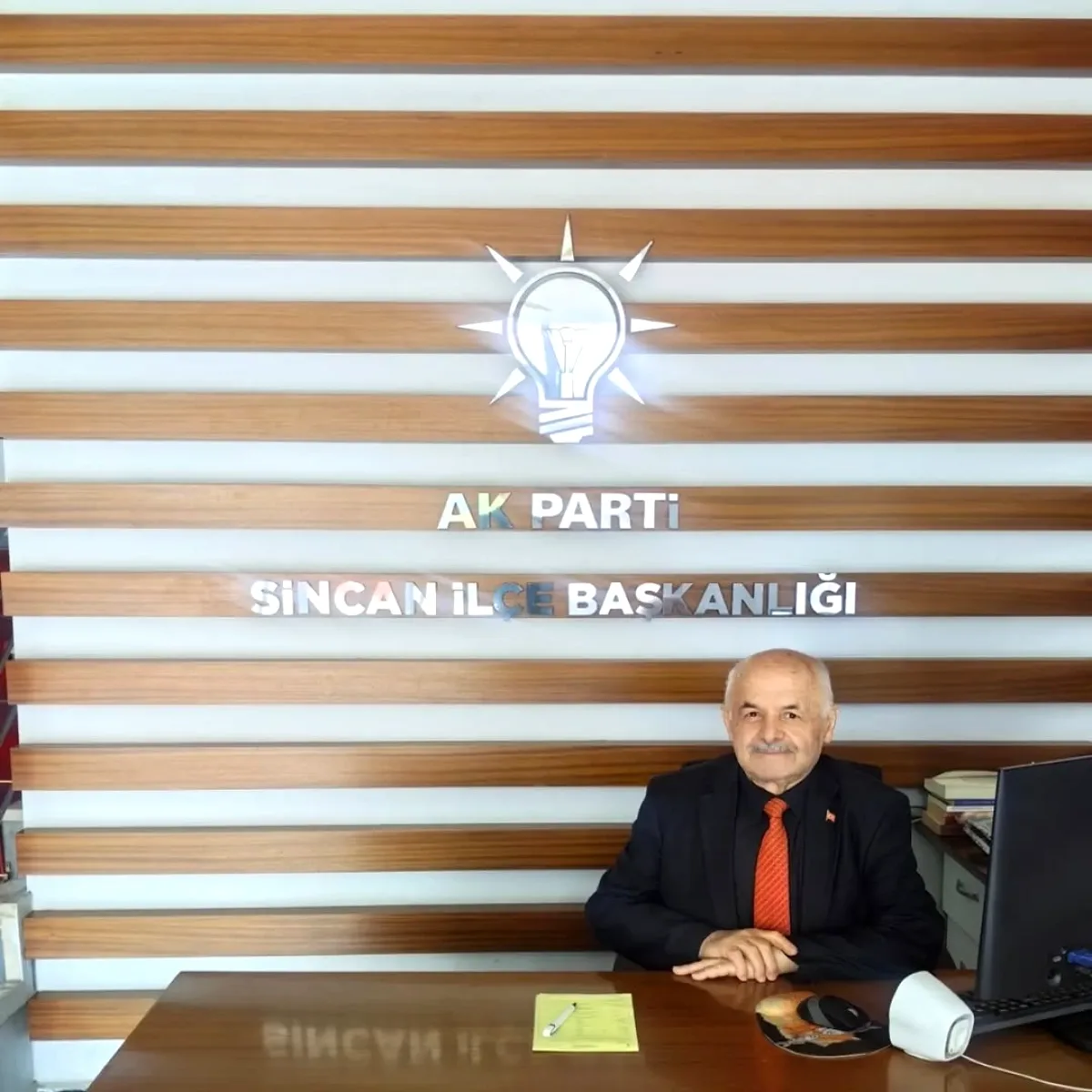 Sincan AK Parti'de Nöbet: Cafer Aydoğan Vatandaşı Bekliyor Sincan AK Parti'de Nöbet: Cafer Aydoğan Vatandaşı Bekliyor