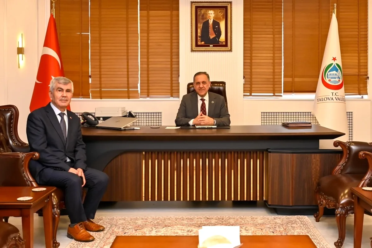 Yalova Tapu Müdürü 46 Yıl Sonra Emekli Oldu: Vali ve Müftüye Veda Yalova Tapu Müdürü 46 Yıl Sonra Emekli Oldu: Vali ve Müftüye Veda