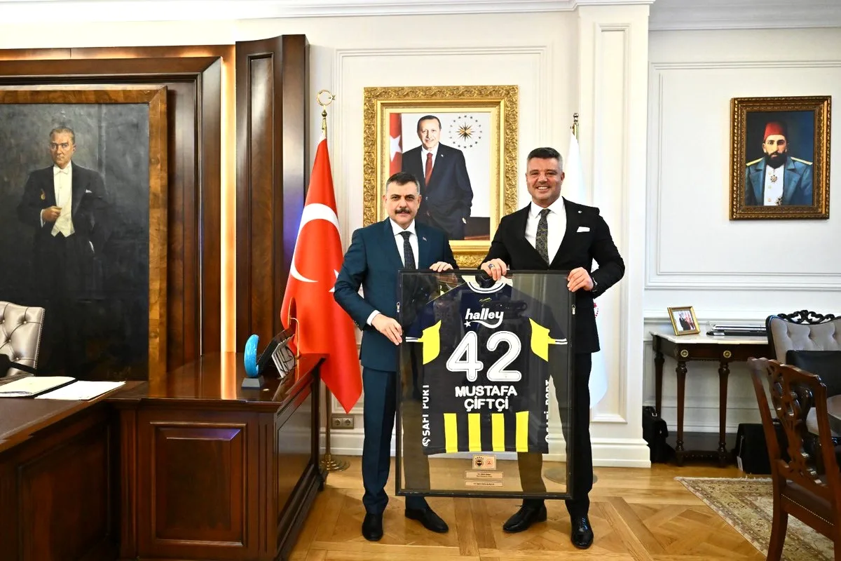 Fenerbahçe Başkanı Saran'dan İçişleri Bakanı Çiftçi'ye Ziyaret Fenerbahçe Başkanı Saran'dan İçişleri Bakanı Çiftçi'ye Ziyaret
