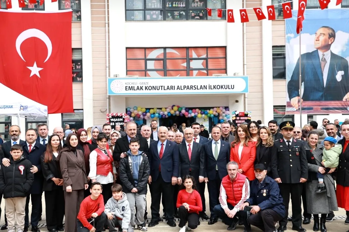 Gebze'de 23 Nisan Coşkusu: Çocuk Bayramı Protokolü Bir Arada Gebze'de 23 Nisan Coşkusu: Çocuk Bayramı Protokolü Bir Arada